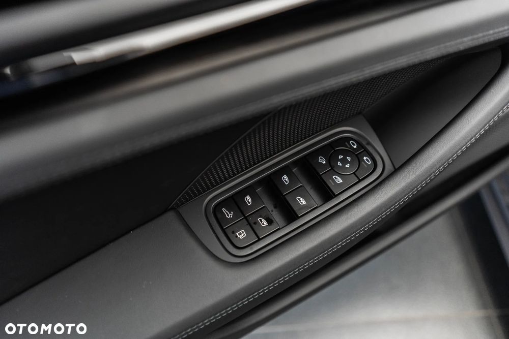 Porsche Panamera 4 - 24
