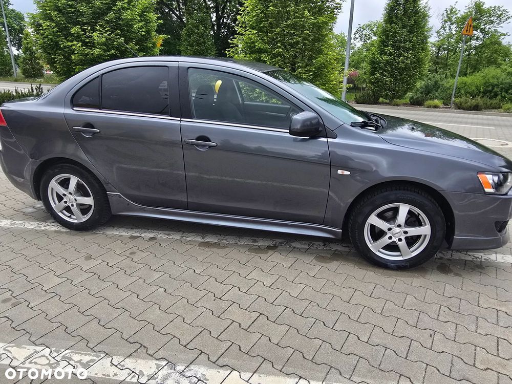 Mitsubishi Lancer 1.8 Intense - 19