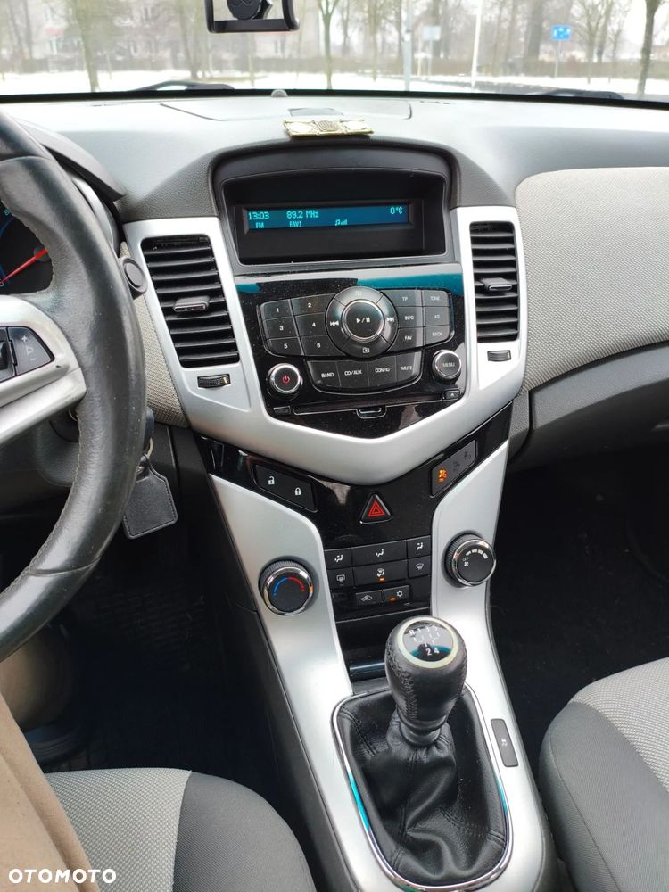 Chevrolet Cruze 1.6 - 24