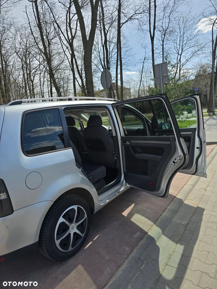 Volkswagen Touran 1.9 TDI Highline - 19