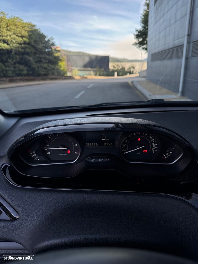 Peugeot 208 1.2 PureTech Allure - 13
