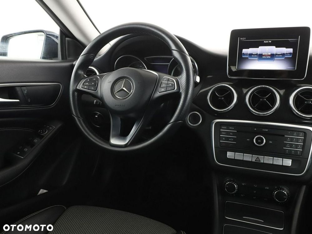 Mercedes-Benz CLA 180 d 7G-DCT - 17