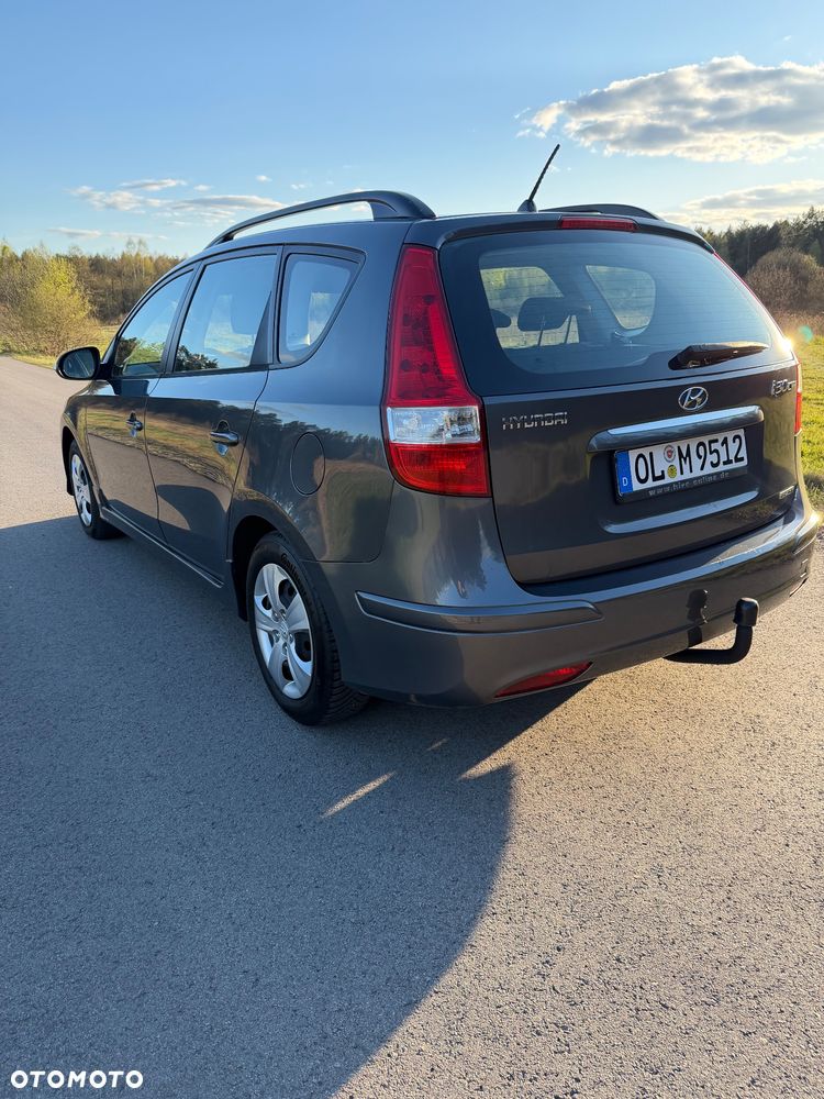 Hyundai i30 1.6 CRDi Comfort EU5 - 6