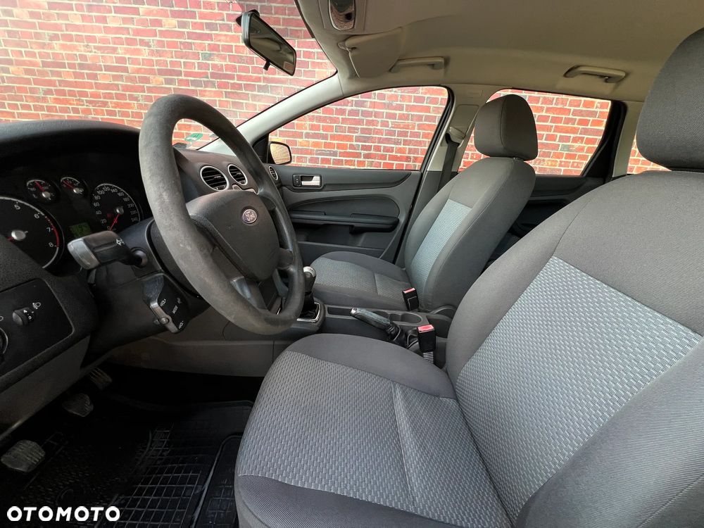 Ford Focus 1.8 Trend - 12