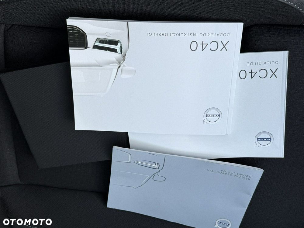 Volvo XC 40 T3 Momentum Pro - 32