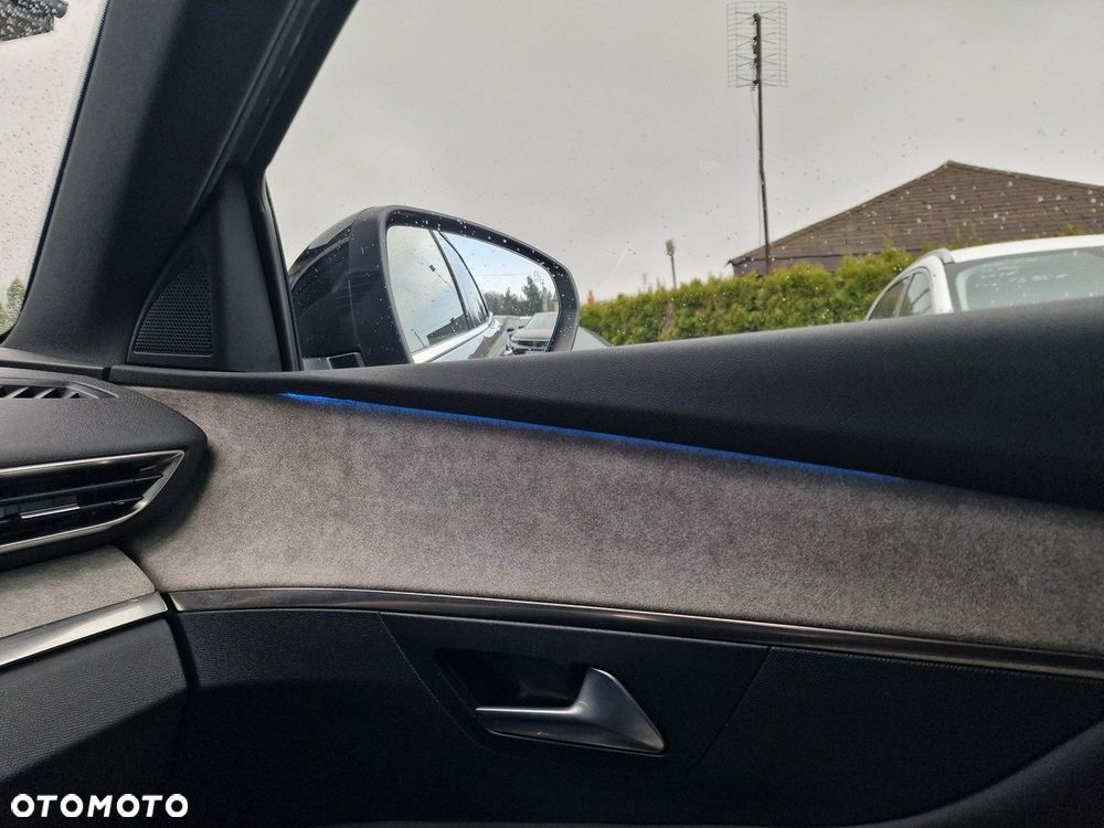 Peugeot 3008 1.6 PureTech HYbrid GT Line S&S EAT8 - 33