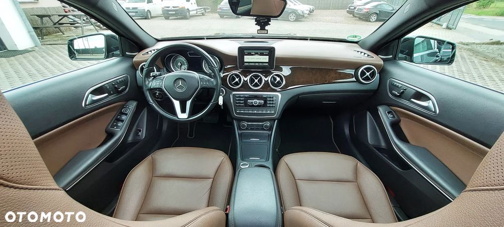 Mercedes-Benz GLA - 9