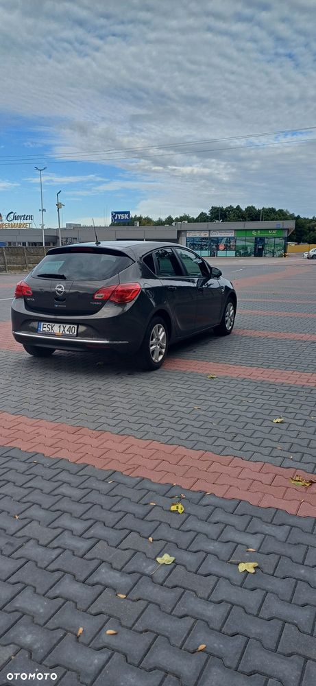 Opel Astra 2013 photo 2