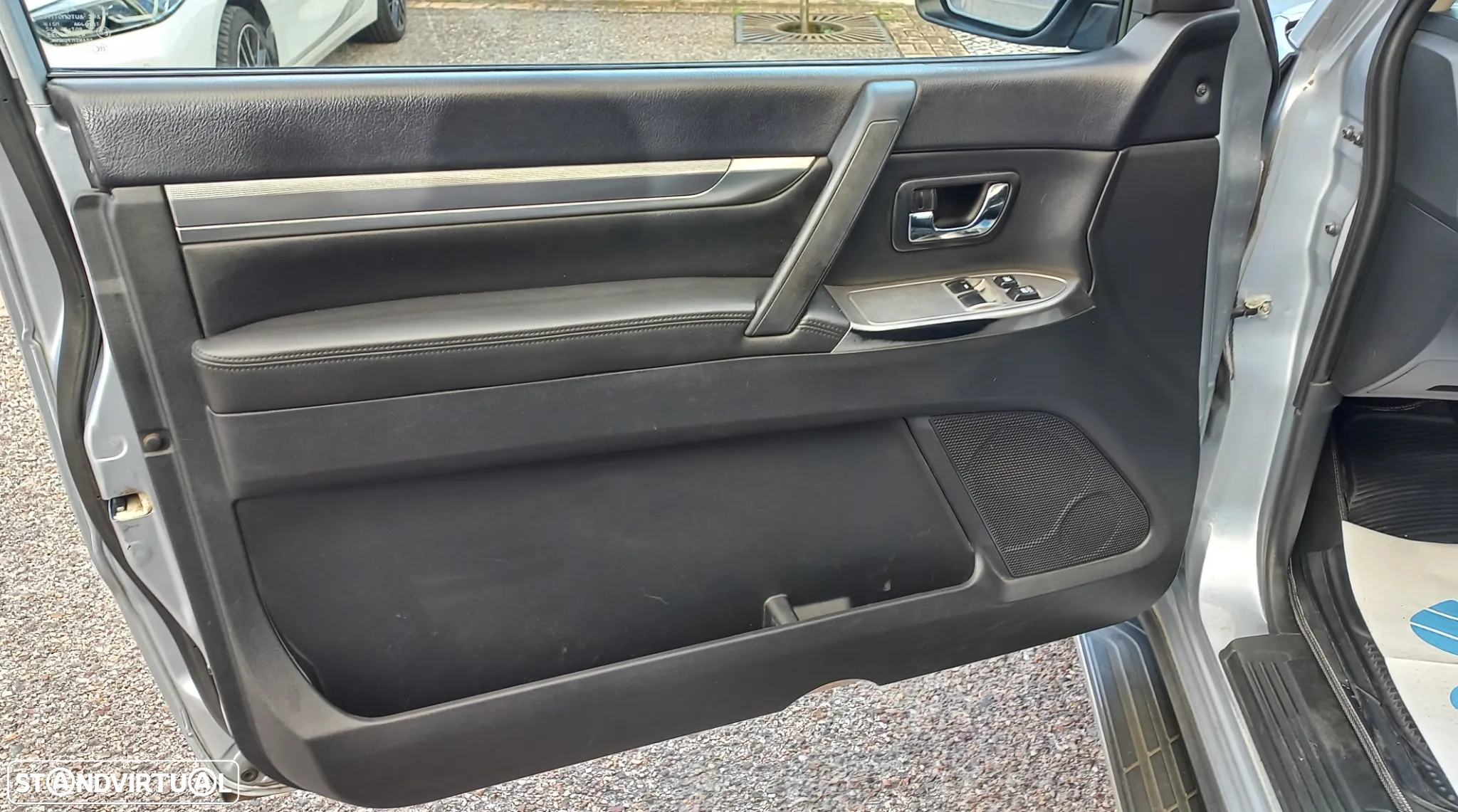 Mitsubishi Pajero 3.2 DI-D Instyle Navi AT - 23