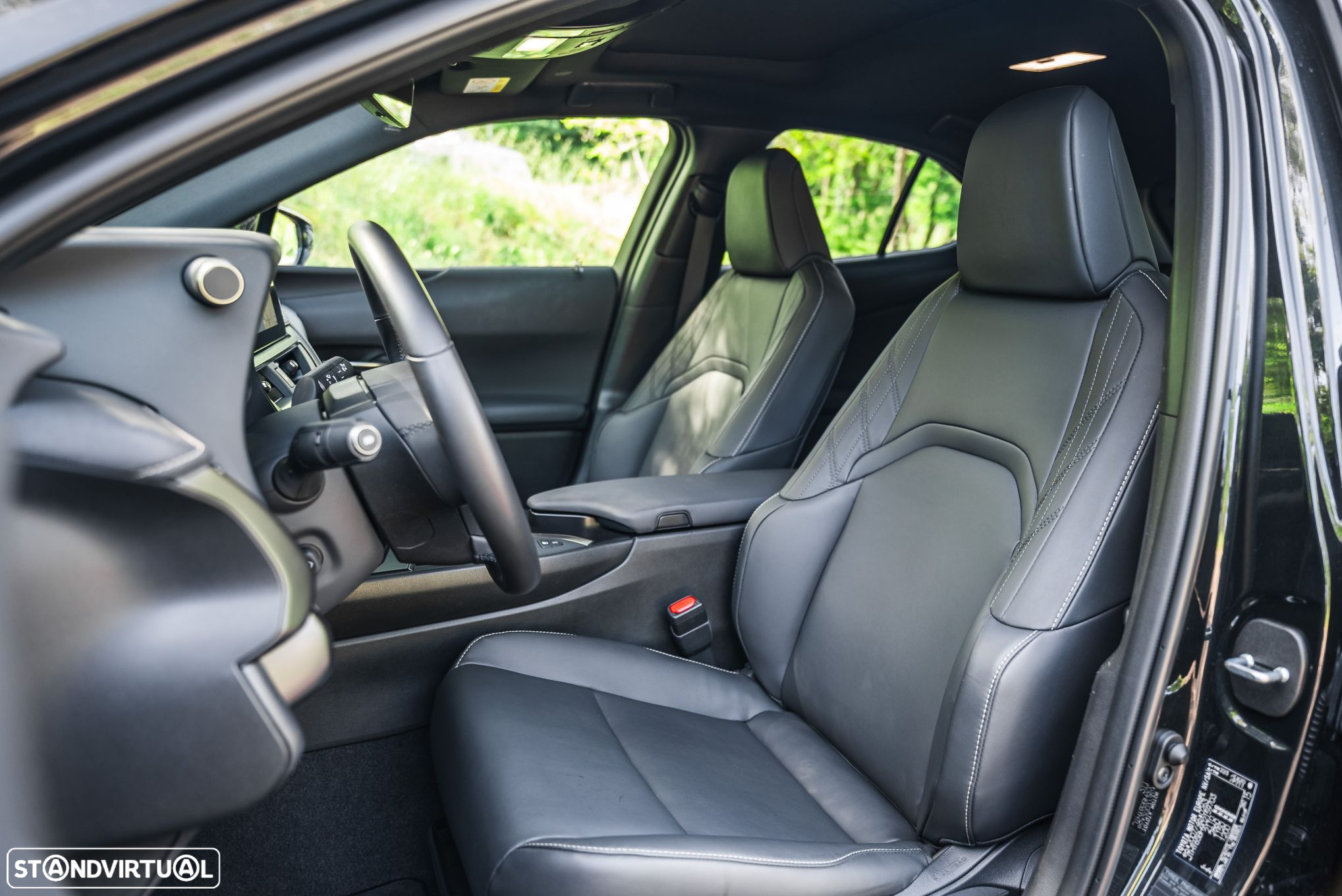 Lexus ux-250h - 20