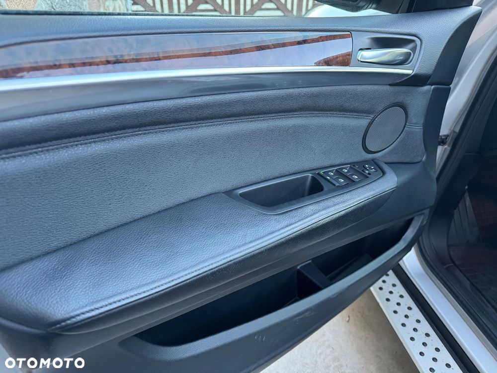 BMW X5 3.0si xDrive - 28