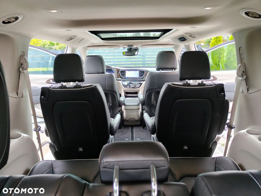 Chrysler Pacifica - 32