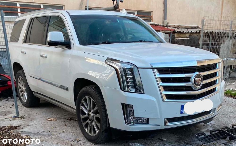 Cadillac Escalade - 2