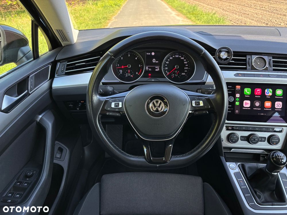 Volkswagen Passat 2.0 TDI SCR Comfortline - 9