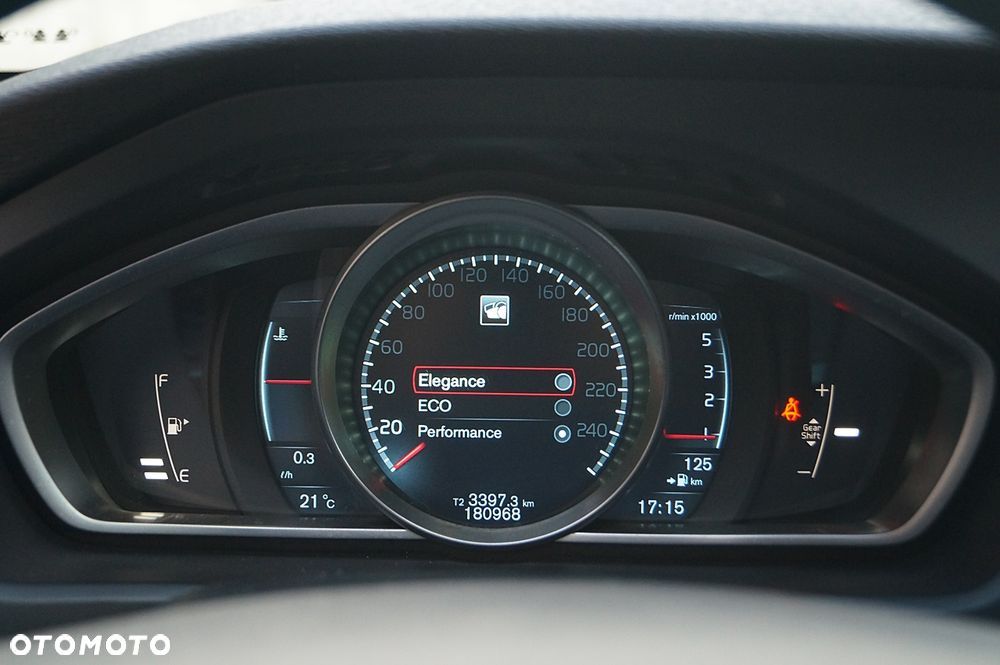 Volvo V40 D3 Summum - 36