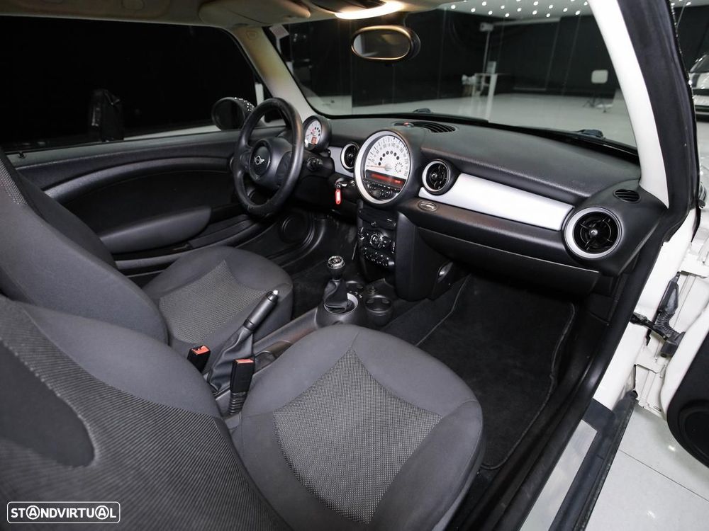 MINI 3 Portas Cooper D - 7