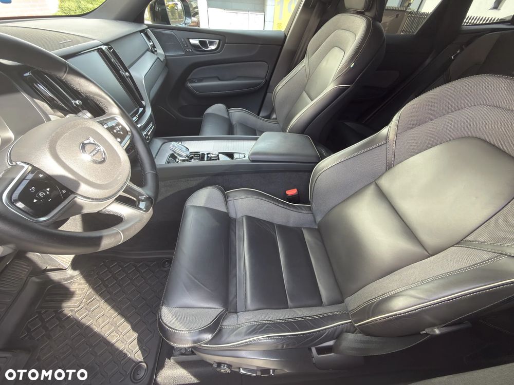 Volvo XC 60 B5 B AWD Plus Dark - 7