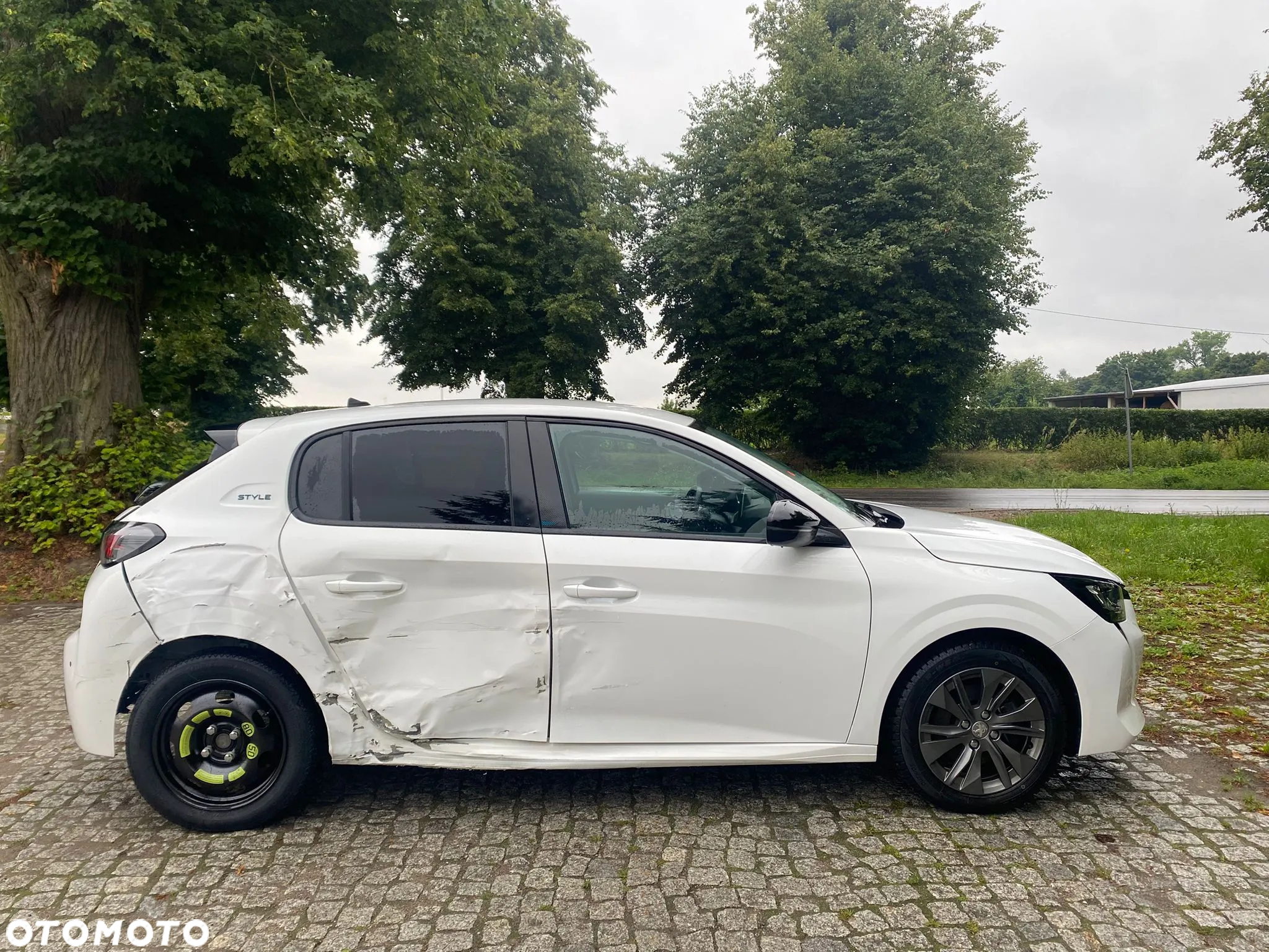 Peugeot 208 1.2 PureTech Active S&S EAT8 - 4