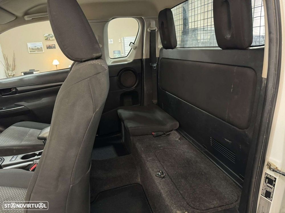 Toyota Hilux 2.4 D-4D 4WD CD CH - 11