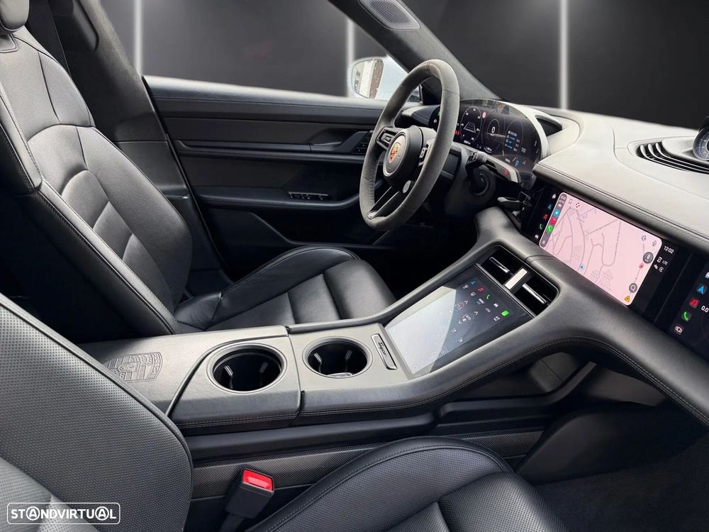 Porsche Taycan Turbo S - 16