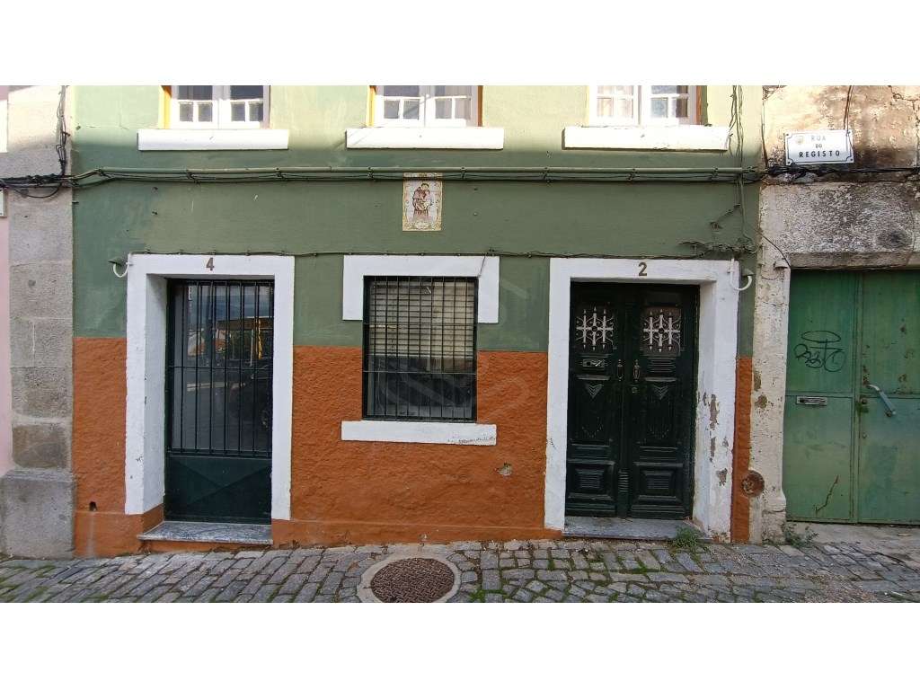 Casa com três Andares e Estabelecimento no Rés-Chão, Fundão - Grande imagem: 2/27