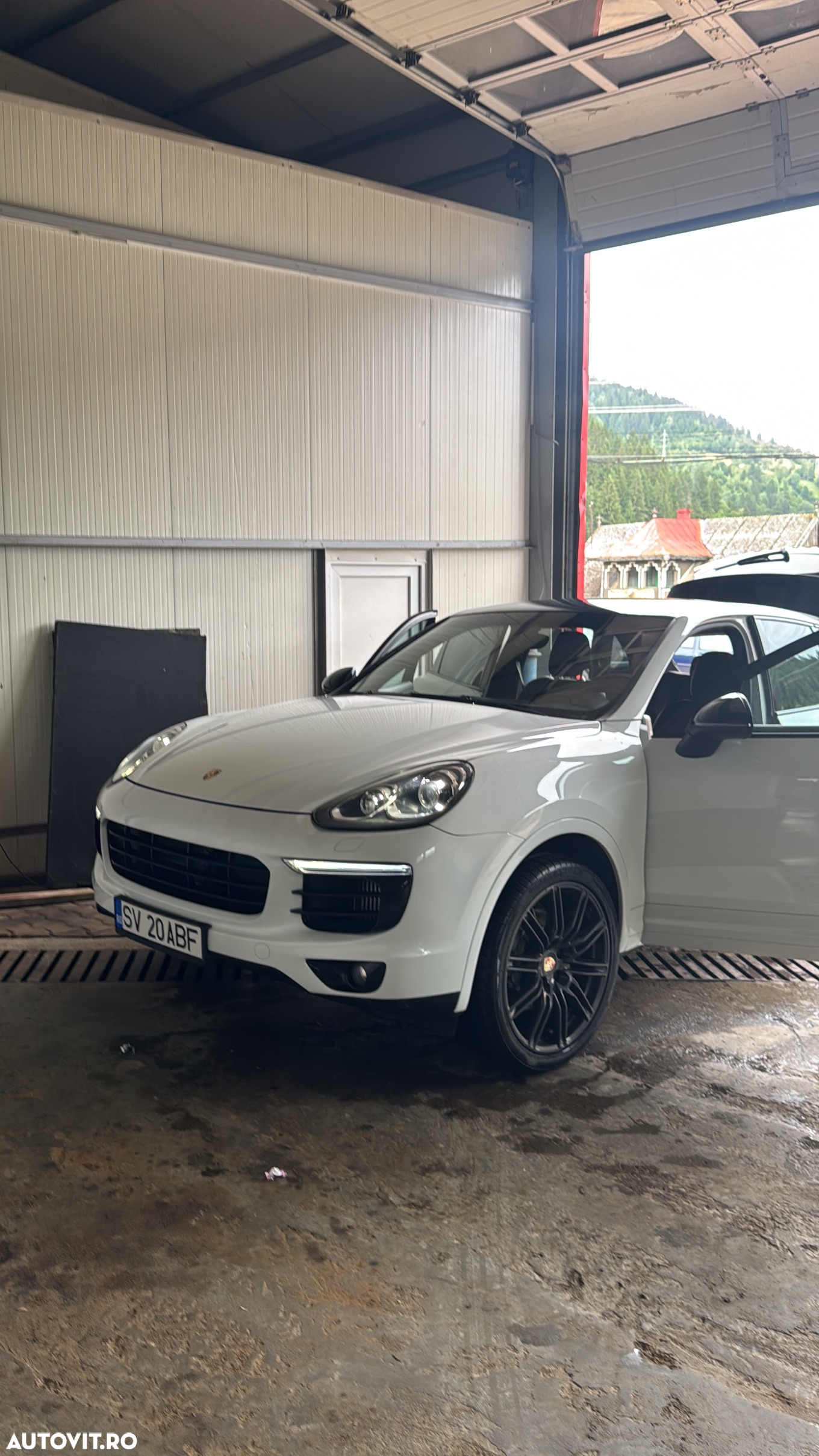 Porsche Cayenne 3.0 L - 7