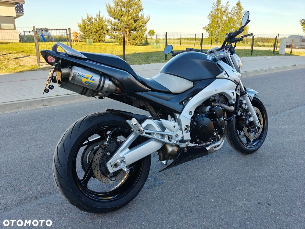 Suzuki GSR - 3