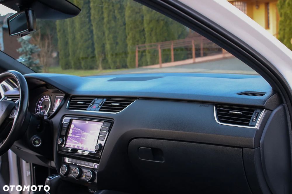 Skoda Octavia 2.0 TDI DSG RS - 22