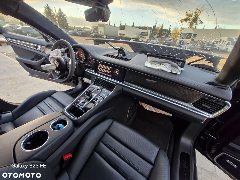 Porsche Panamera 4 E-Hybrid 10 Years Edition - 29