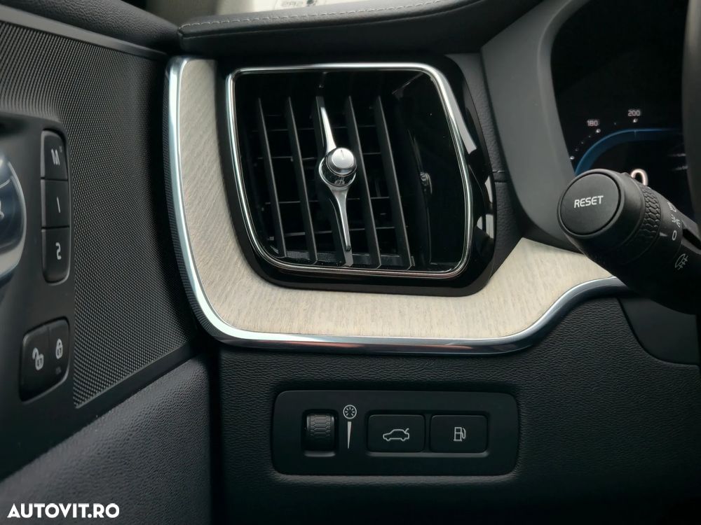 Volvo XC 60 T6 AWD Recharge Geartronic Inscription Expression - 14