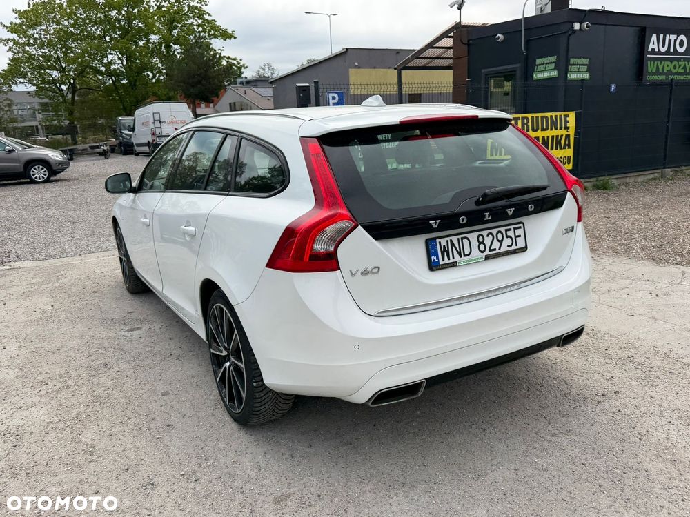 Volvo V60 D6 AWD Plug-in Hybrid Summum - 9