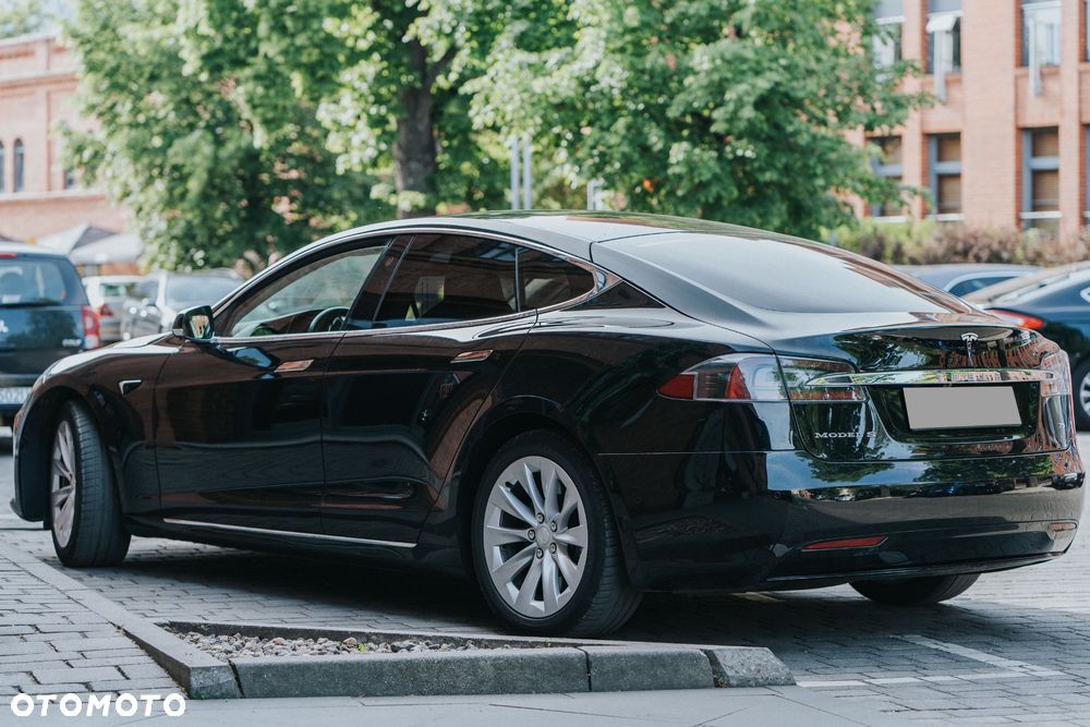 Tesla Model S - 14
