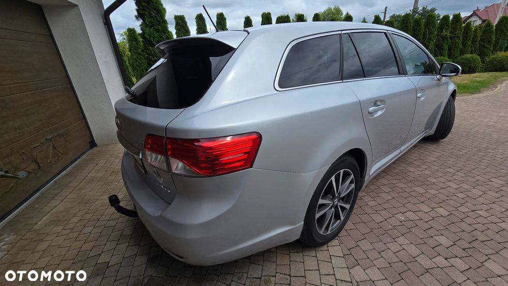 Toyota Avensis - 17