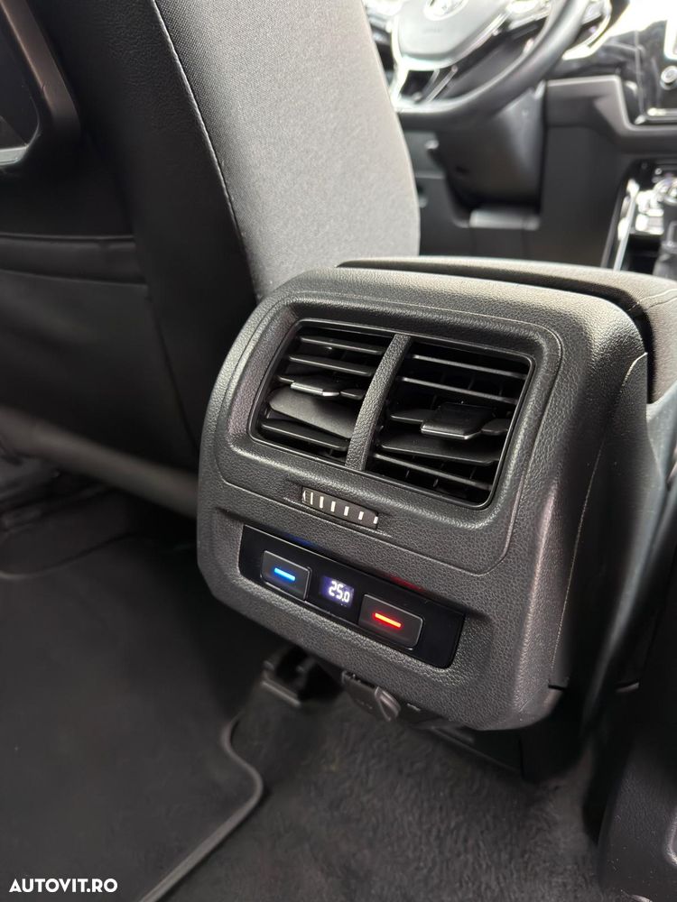 Volkswagen Touran - 11