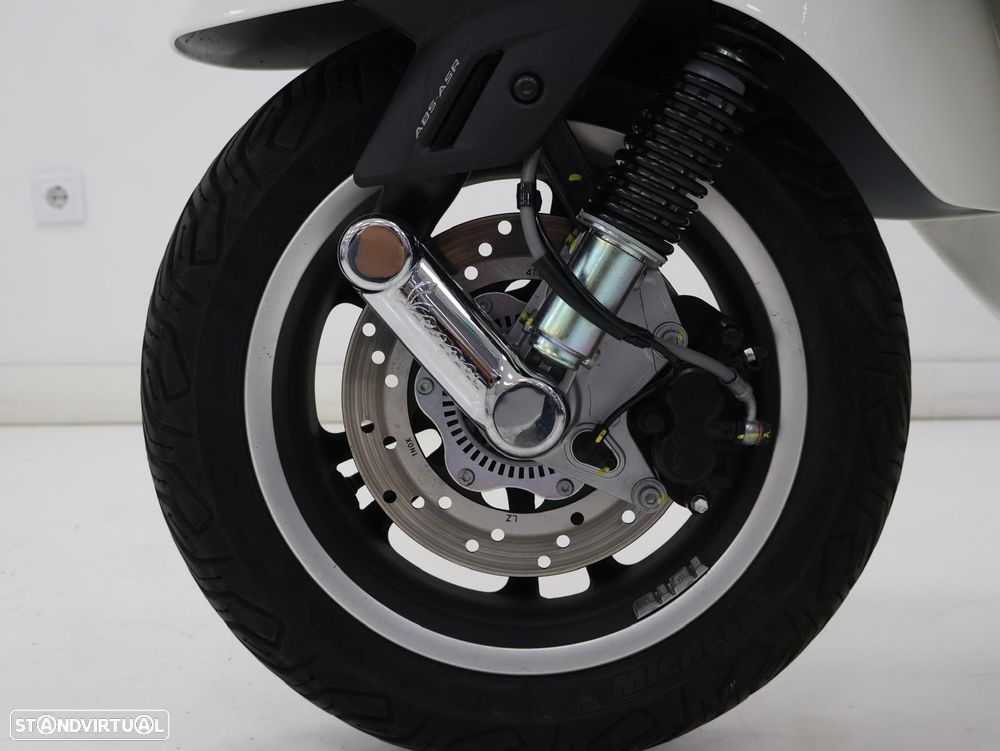 Vespa GTS Super 310 Super - 8