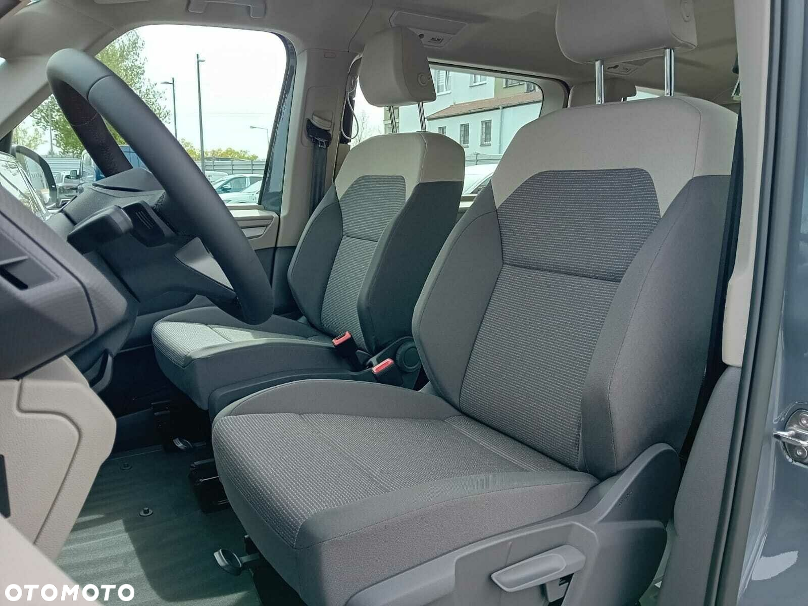 Volkswagen Multivan - 12