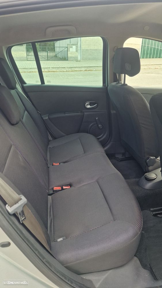 Renault Clio 1.2 TCE Dynamique S - 12