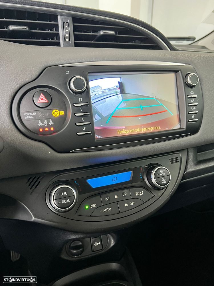 Toyota Yaris 1.5 HSD Comfort +P.Style+P.Techno - 4