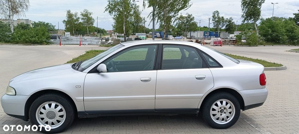 Audi A4 Limousine 1.8 - 7