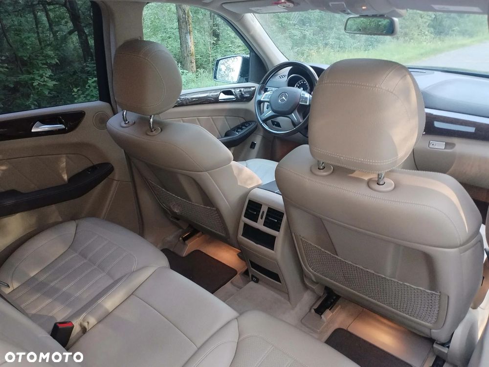 Mercedes-Benz GL 400 4Matic 7G-TRONIC - 18