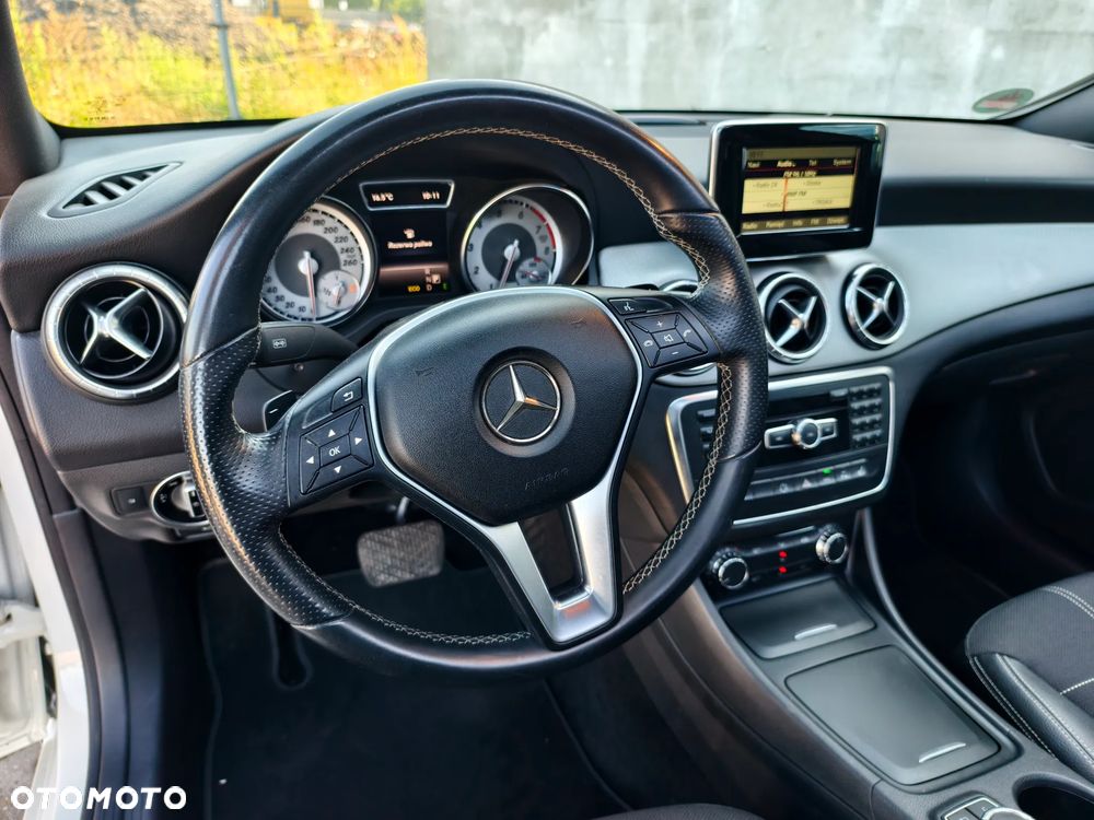 Mercedes-Benz CLA 200 7G-DCT - 11