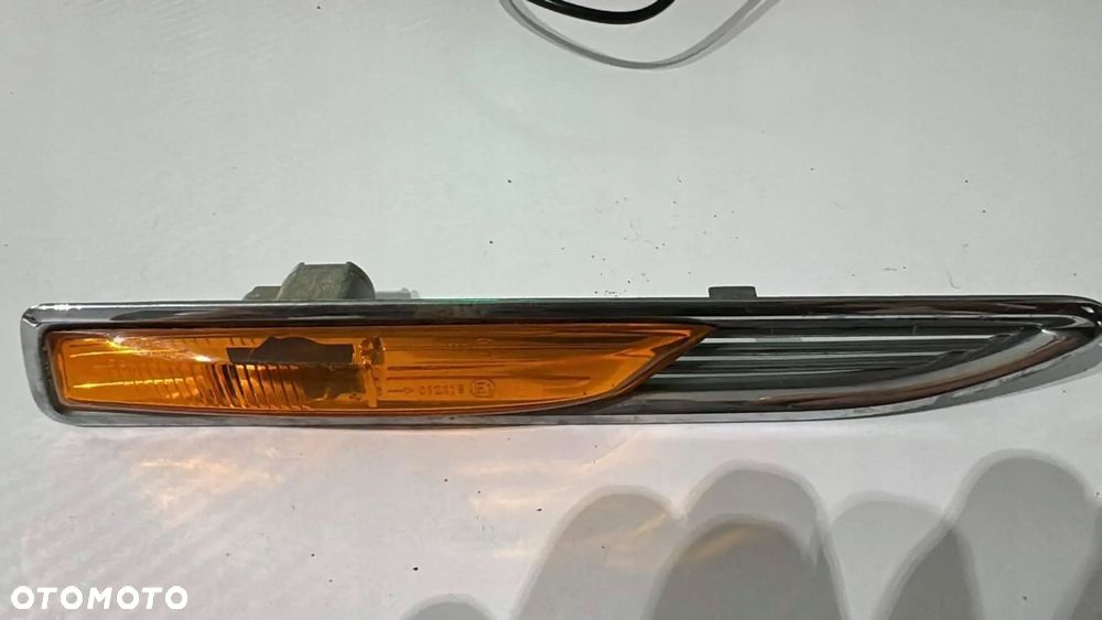 listwa kierunkowskazu prawy błotnik ford mondeo mk4