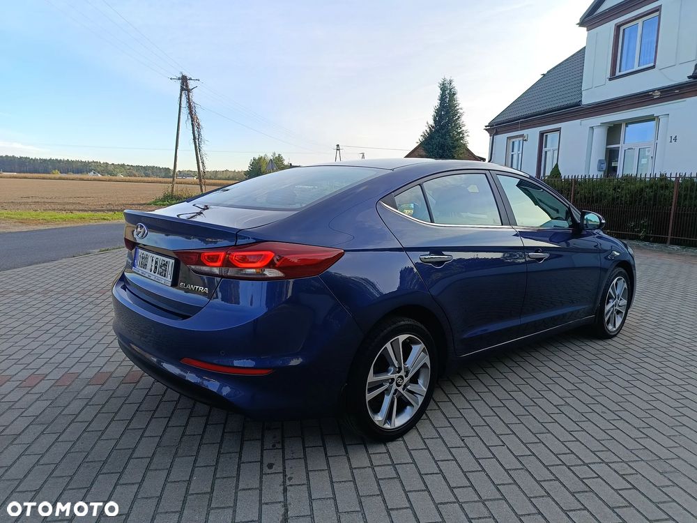 Hyundai Elantra - 8