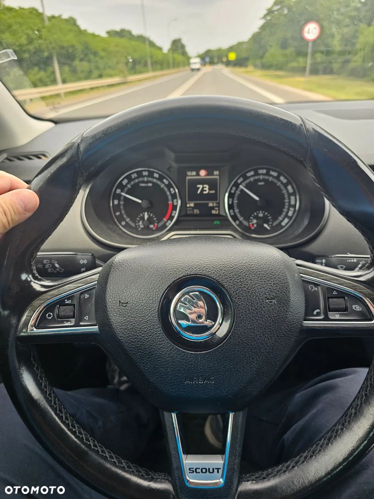 Skoda Octavia Scout 2.0 TDI 4x4 DSG - 15