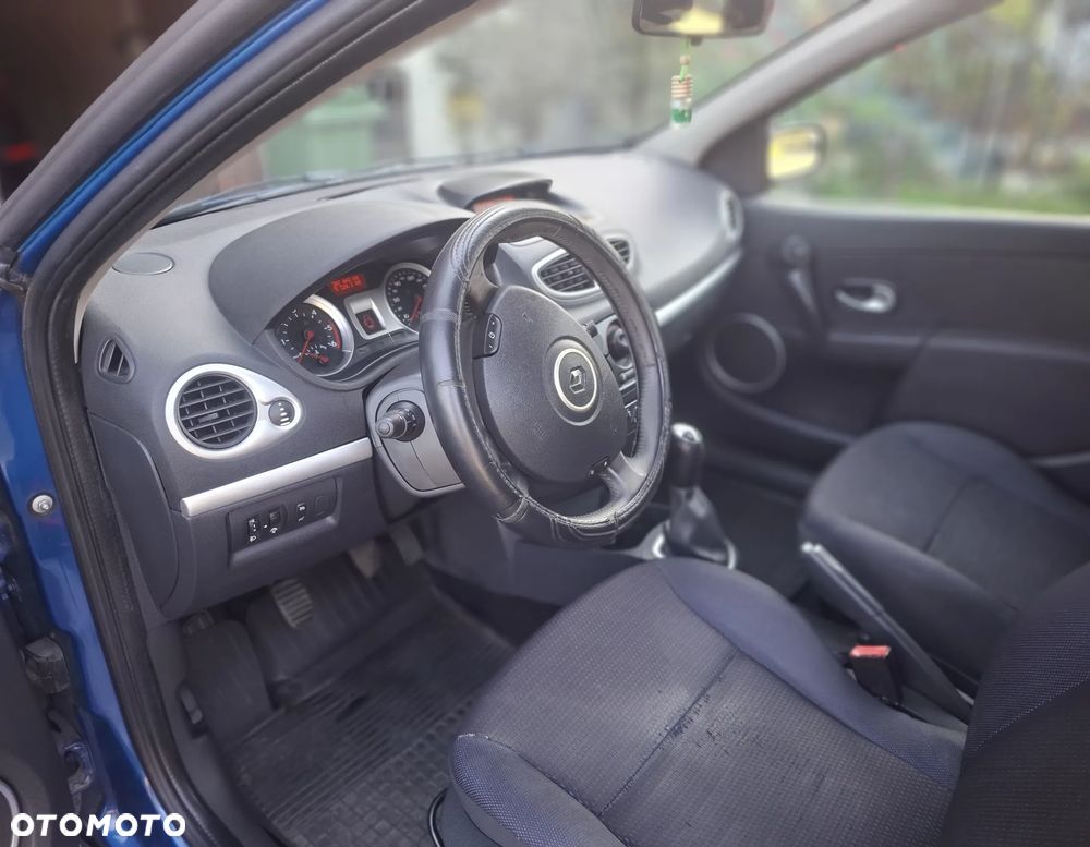 Renault Clio - 11