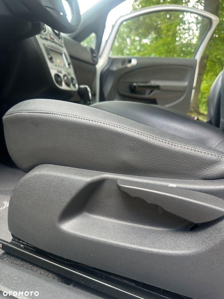 Opel Corsa 1.4 16V Automatik 150 Jahre - 25