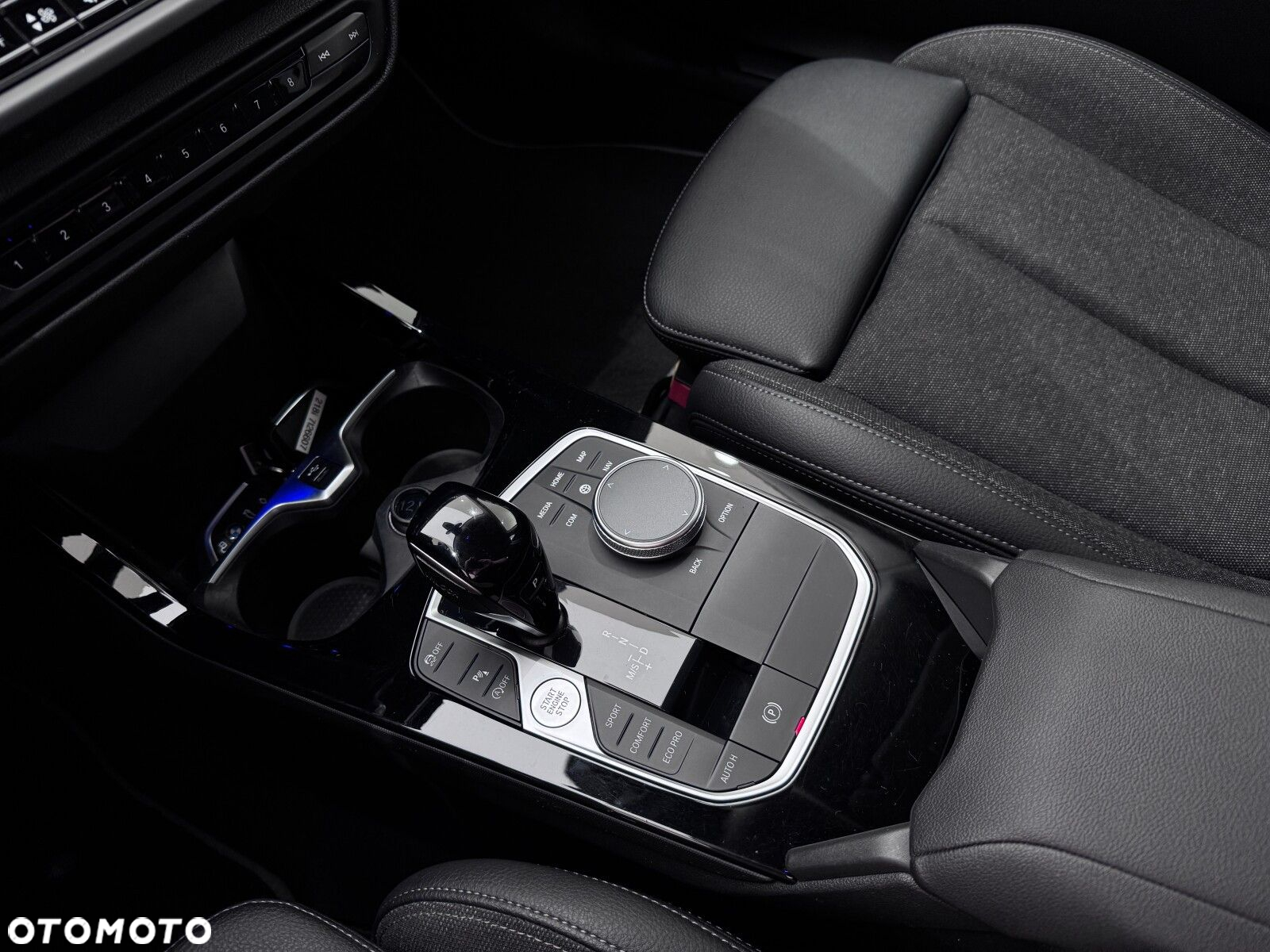 BMW Seria 2 218i - 25