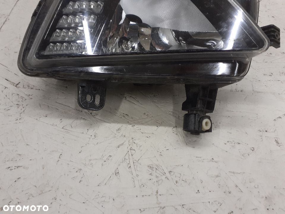 Halogen prawy vw polo 2G - 2