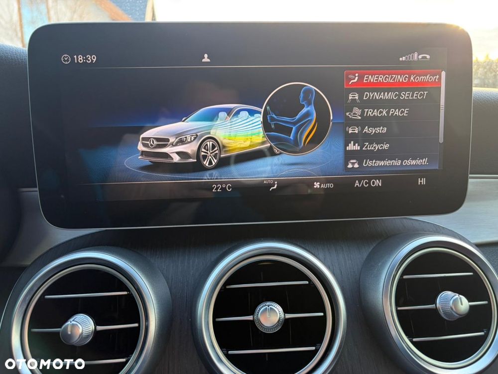 Mercedes-Benz Klasa C 300 4Matic 9G-TRONIC AMG Line Plus - 23