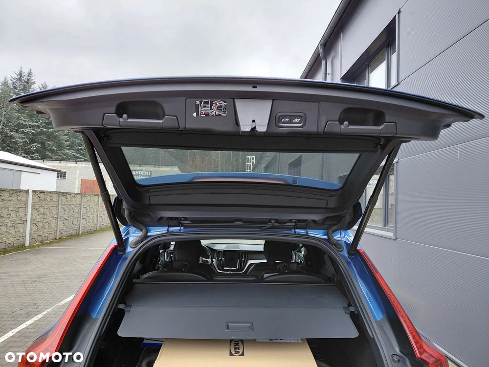 Volvo XC 60 B5 D AWD R-Design - 32